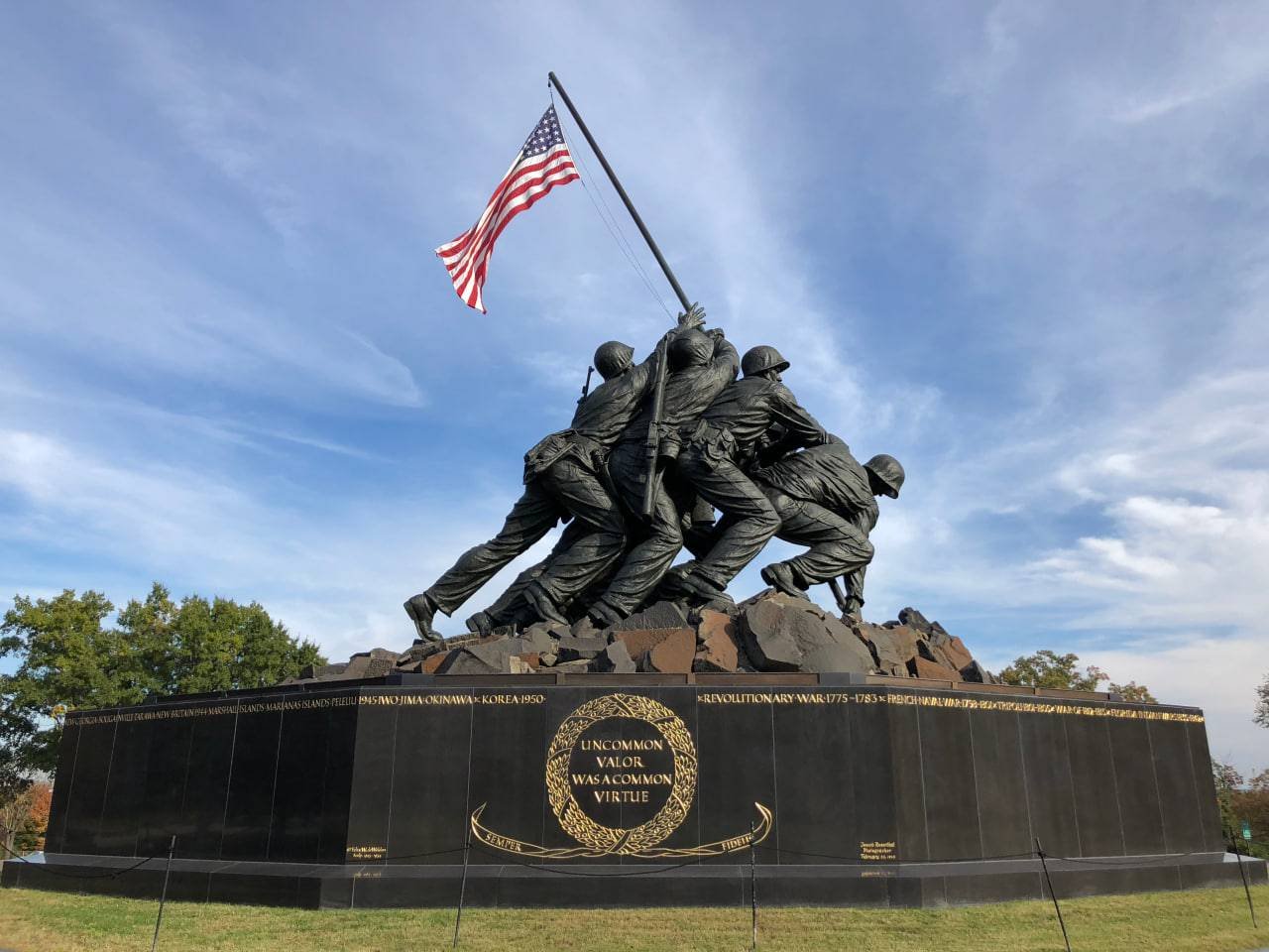 یادبود تفنگداران دریایی آمریکا . Marine Corps War Memorial