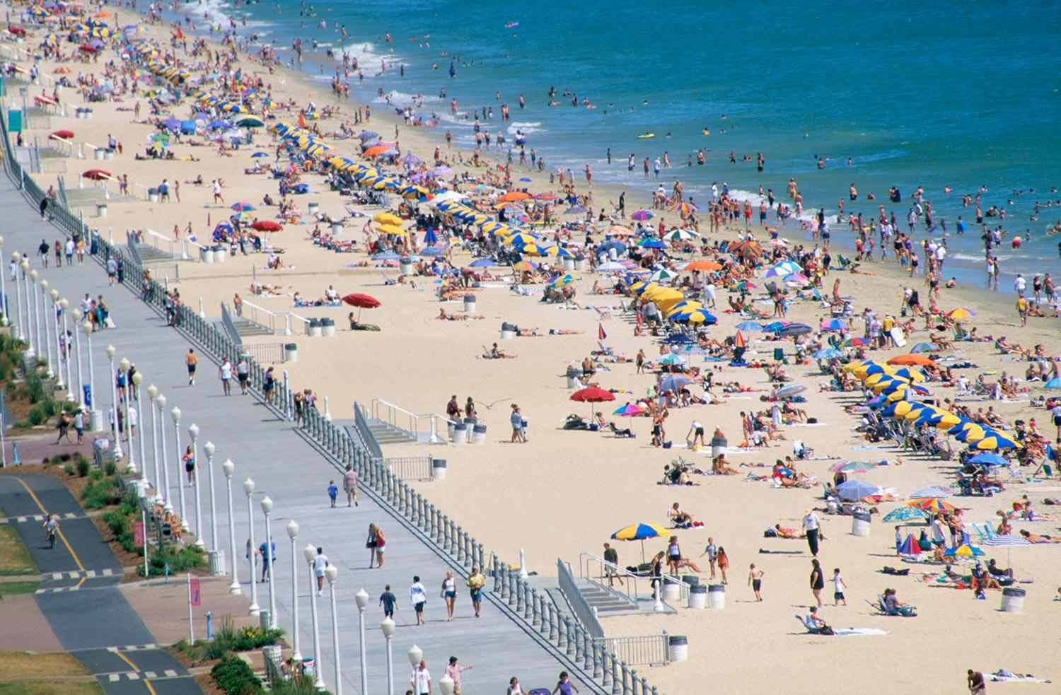 پیاده‌راه ساحلی ویرجینیا بیچ . Virginia Beach Boardwalk