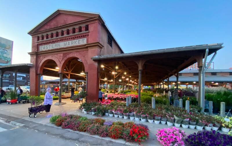 بازار ایسترن مارکت . Eastern Market